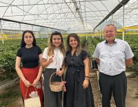ÇİLEK SERASINA ZİYARET